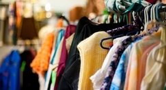 Afbeelding over Kleding kopen/winkelen voor kleding